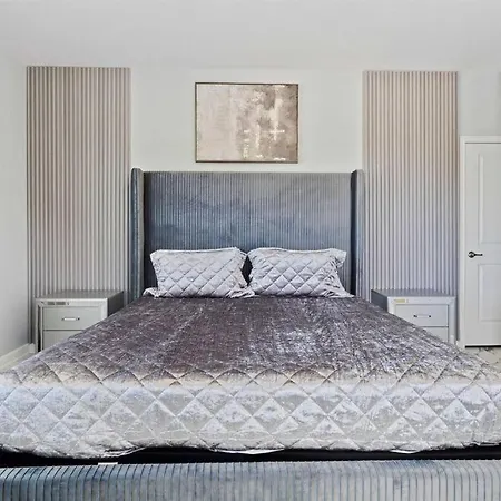Villa 1209 Butterfly Mansion Sleeps 23